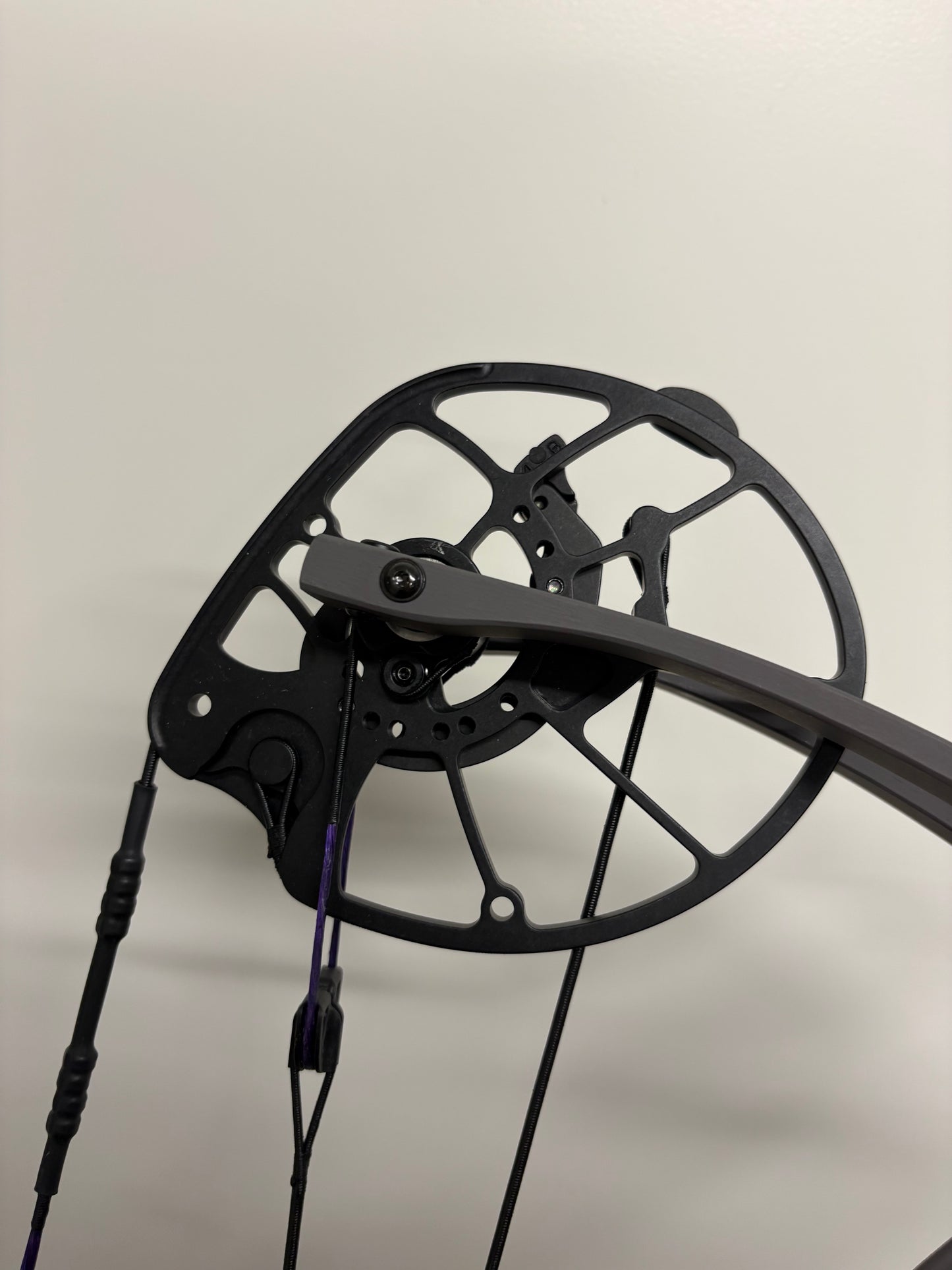 Hoyt Carbon RX9 Ultra Compound Bow LH Tombstone 60-70 lbs - Show Model (1.1)