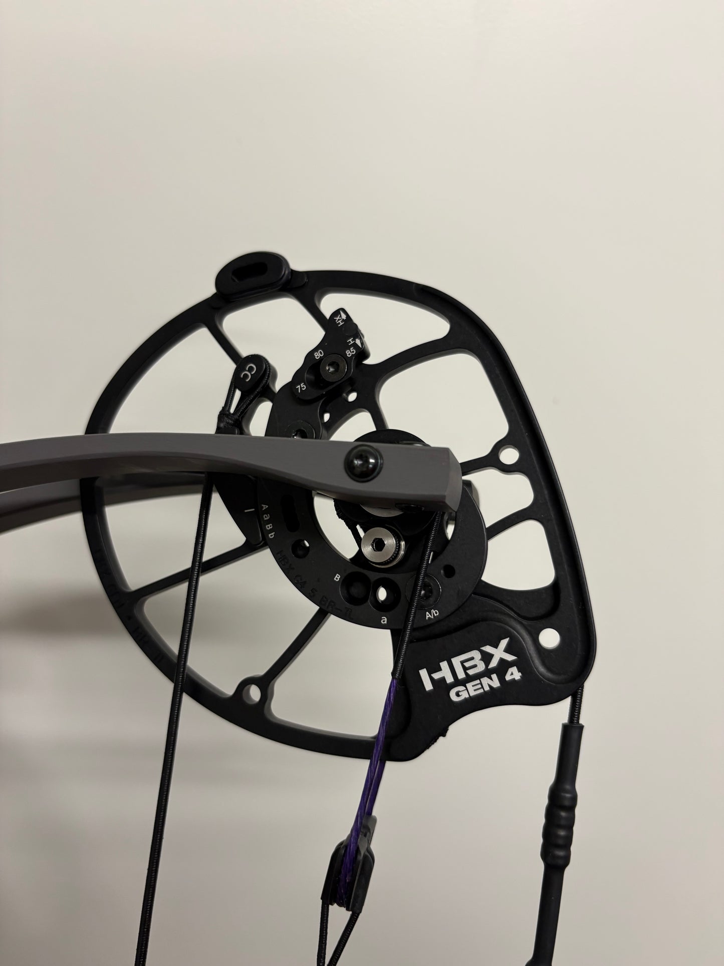 Hoyt Carbon RX9 Ultra Compound Bow LH Tombstone 60-70 lbs - Show Model (1.1)