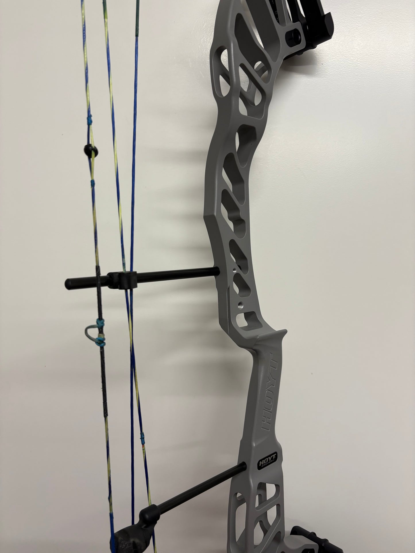 Hoyt Altus 38 Compound Bow LH Grey SVX #2 40-50 lbs - Used (#1.1)
