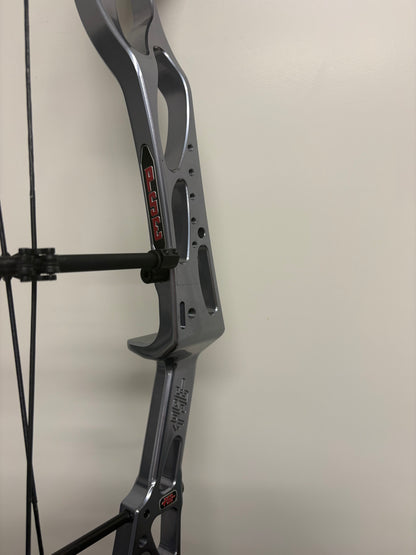 PSE Supra Focus 37 SE Compound Bow RH Platinum 50-60 lbs - Used