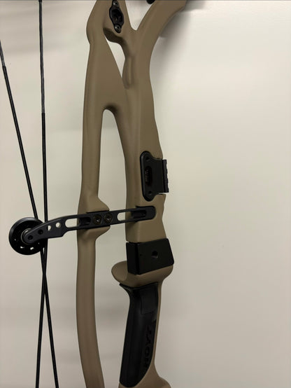 Hoyt Carbon RX7 Ultra Compound Bow RH Buckskin 70-80 lbs - NEW (1.1)