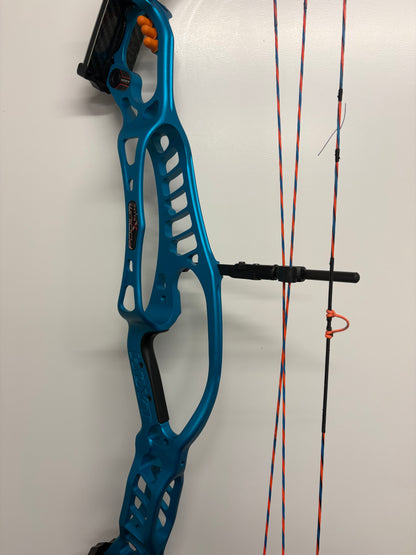 Hoyt Podium X Elite 40 Compound Bow RH Electric Teal GTX #4 50-60 lbs - Used