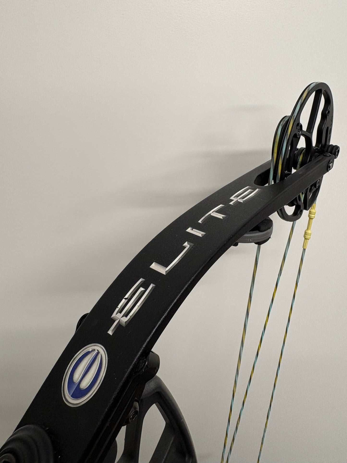 Elite Victory X 37 Compound Bow RH Grey 50-60 lbs - Used