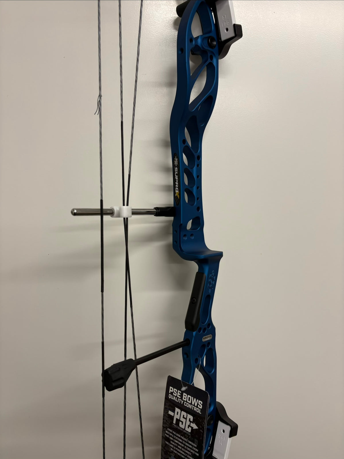 PSE Supra X 37 EM2 Compound Bow LH Navy Blue 50-60 lbs - NEW