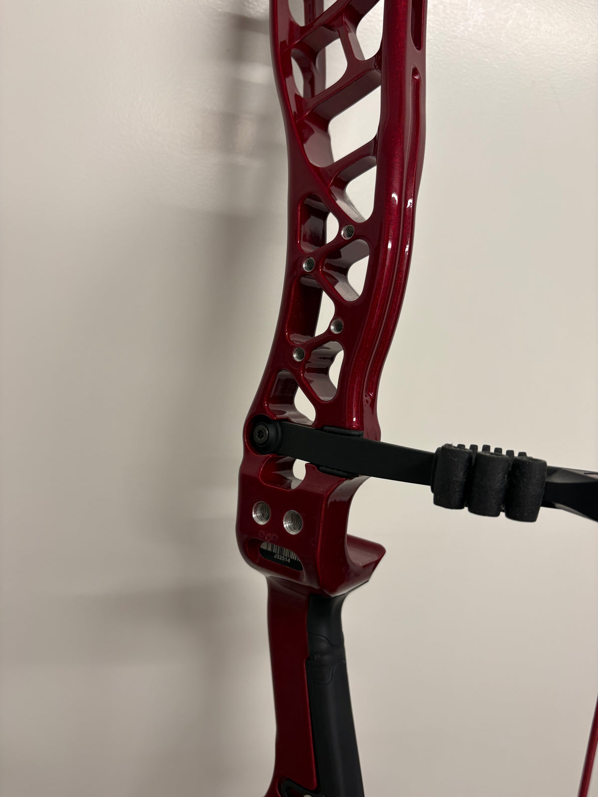 Bowtech Reckoning 39 Gen2 Compound Bow LH Illusion Red 50-60 lbs Medium Cam - Used