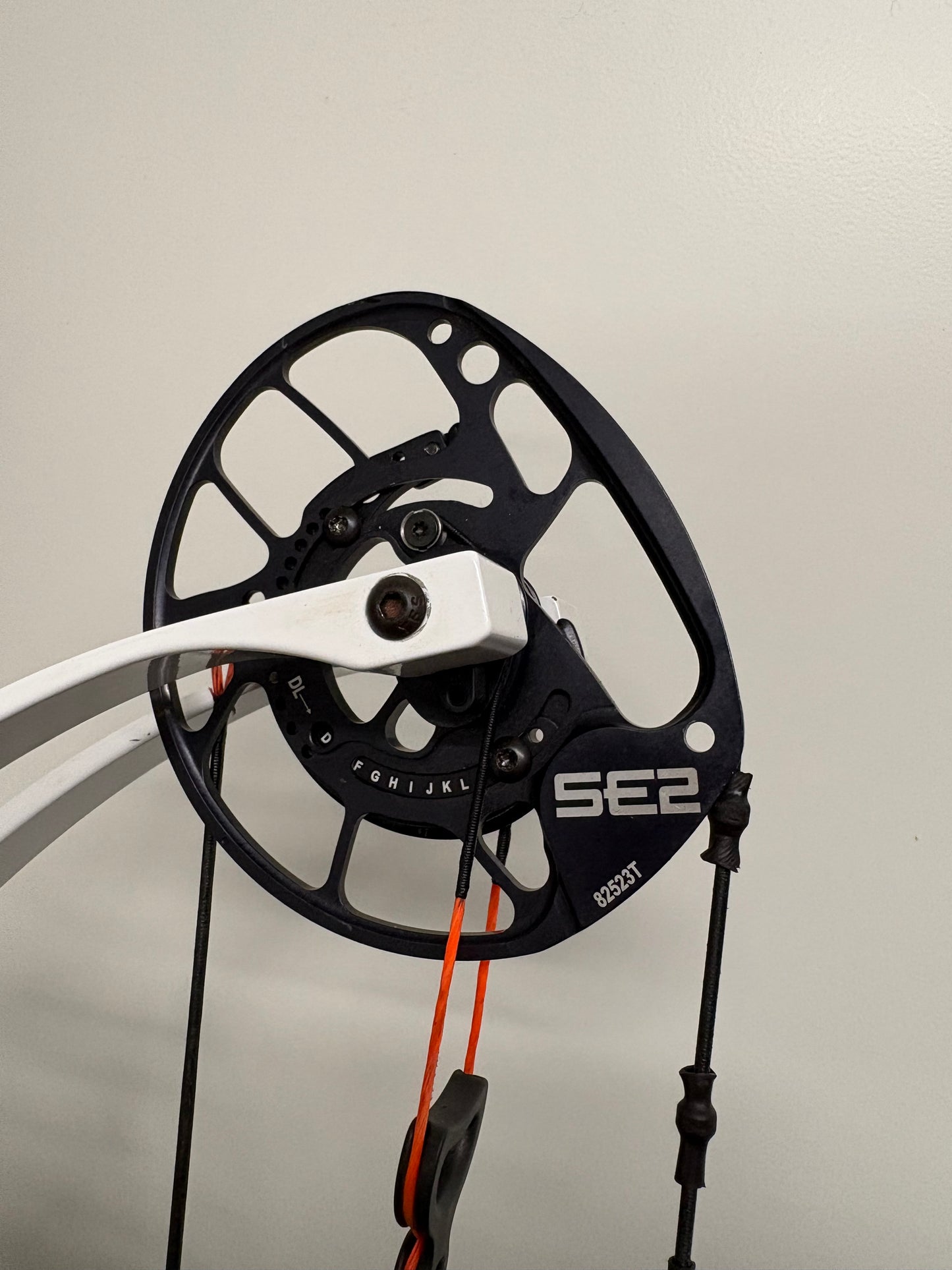 PSE Dominator Duo 40 SE2 Compound Bow RH/LH Tan 50-60 lbs - Used