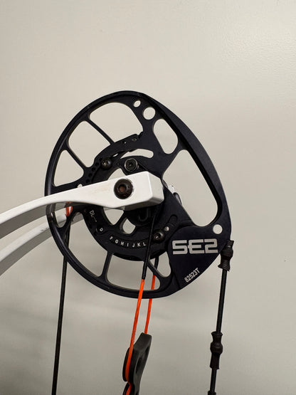 PSE Dominator Duo 40 SE2 Compound Bow RH/LH Tan 50-60 lbs - Used