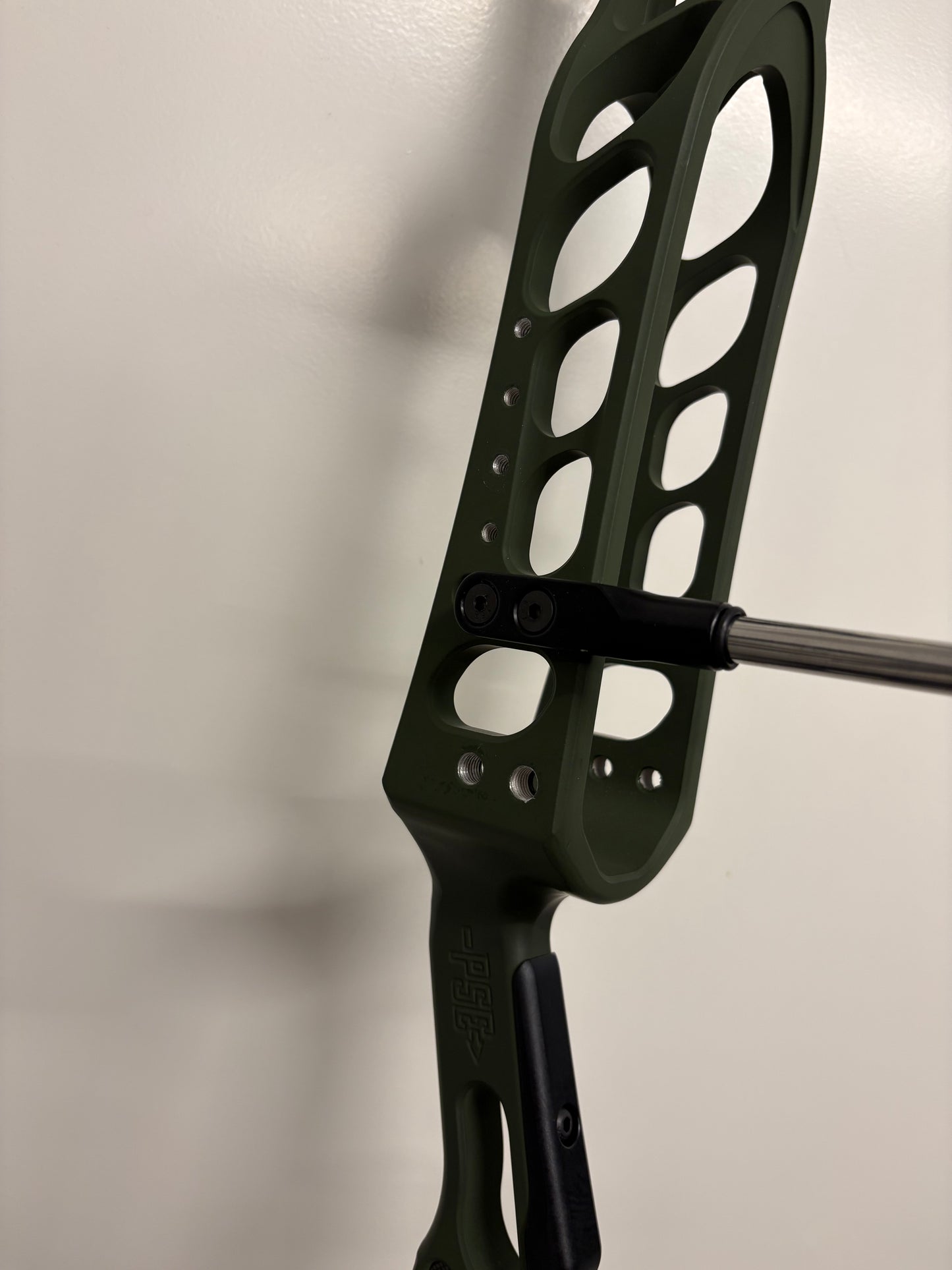 PSE Dominator Duo X 40 SE2 Compound Bow LH/RH Green 50-60 lbs - Show Model