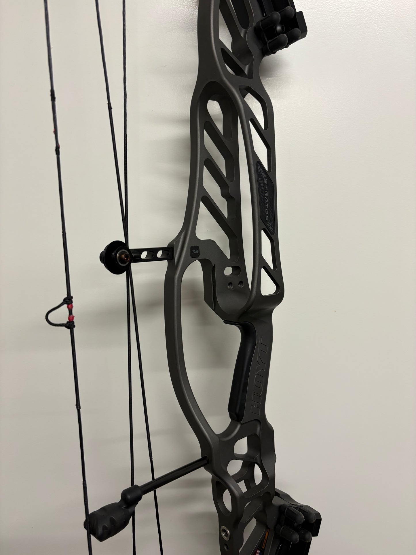 Hoyt Stratos 36 Compound Bow LH Slate HBT #1 40-50 lbs - Used