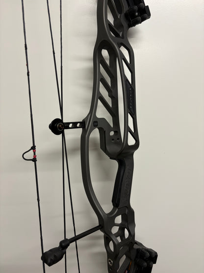 Hoyt Stratos 36 Compound Bow LH Slate HBT #1 40-50 lbs - Used