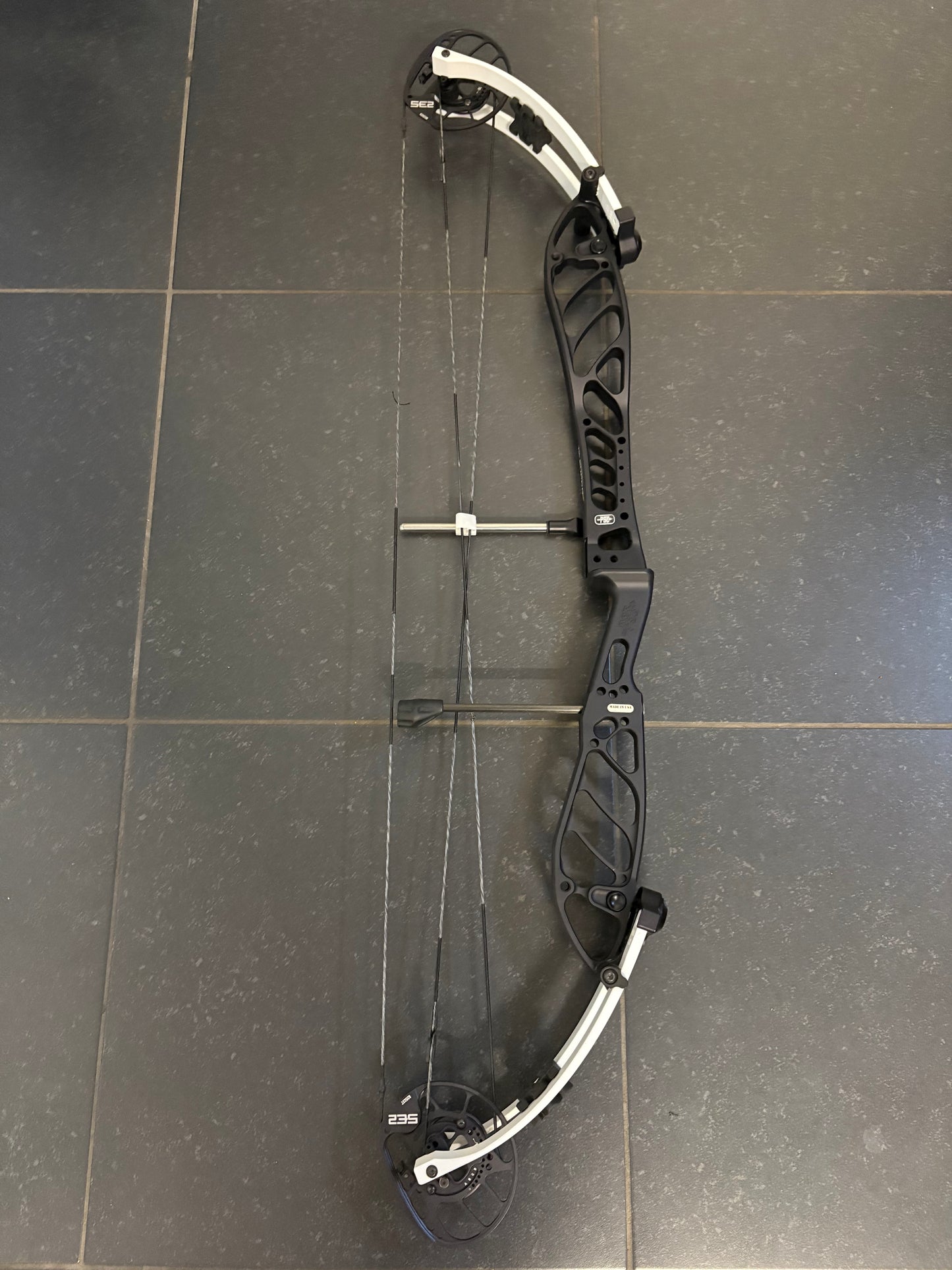 PSE Supra X 40 SE2 Compound Bow LH Black 40-50 lbs - Used