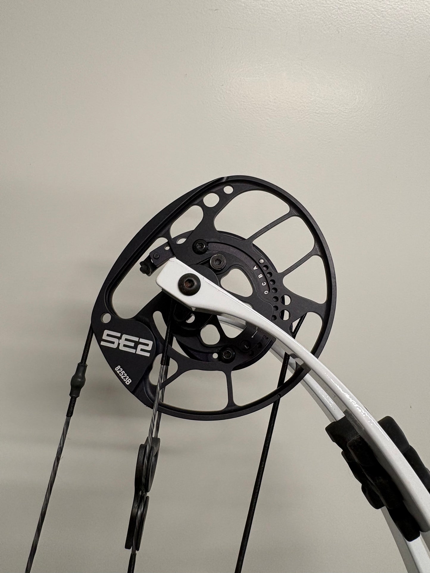 PSE Supra X 40 SE2 Compound Bow LH Black 40-50 lbs - Used