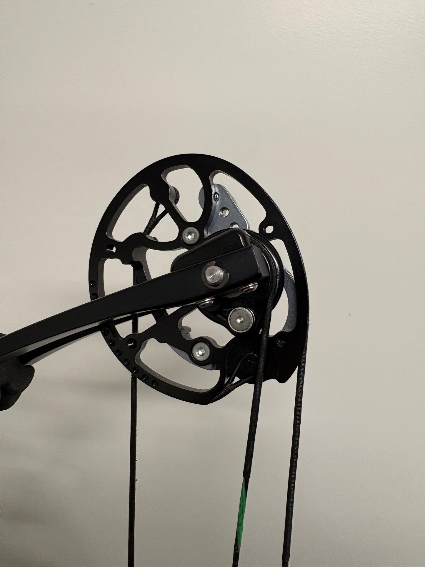 Mybo Edge Compound Bow RH Lizard Green #E2 Cam 50-60 lbs - Used (1.1)
