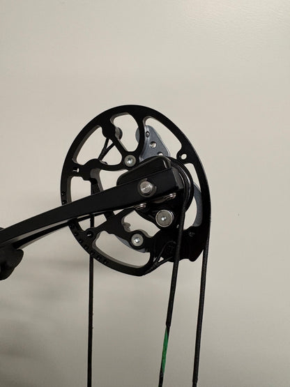 Mybo Edge Compound Bow RH Lizard Green #E2 Cam 50-60 lbs - Used (1.1)