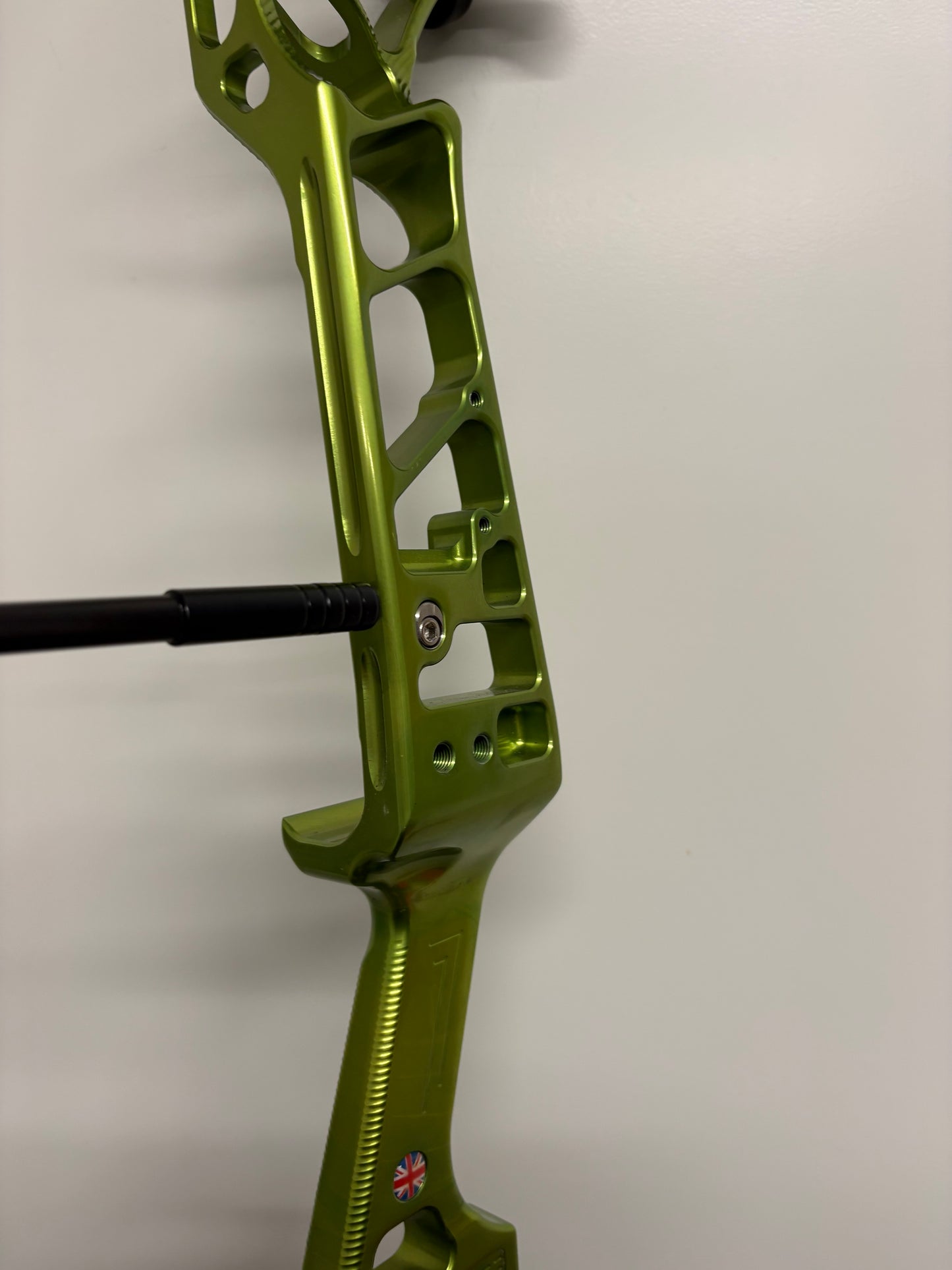 Mybo Edge Compound Bow RH Lizard Green #E2 Cam 50-60 lbs - Used (1.1)